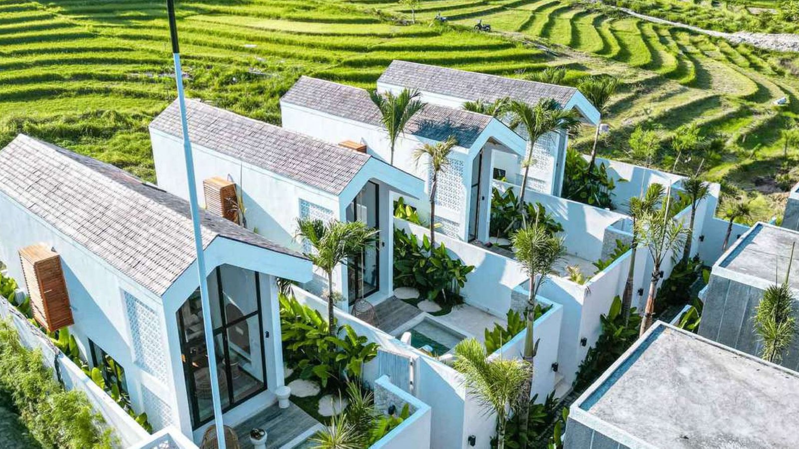 TINY VILLA image 1