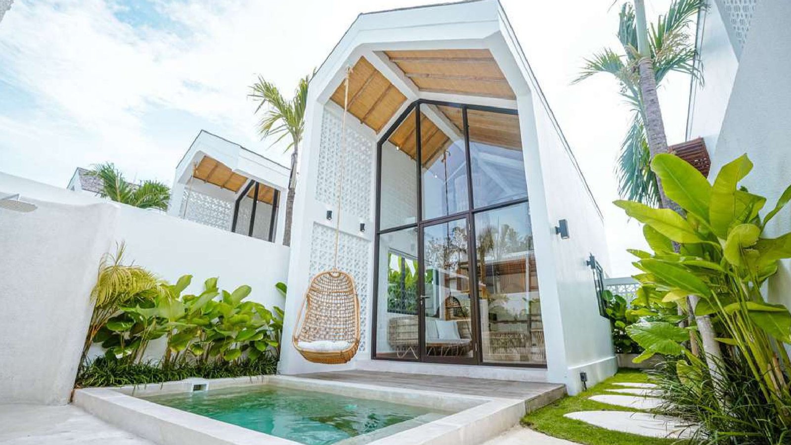 TINY VILLA image 2
